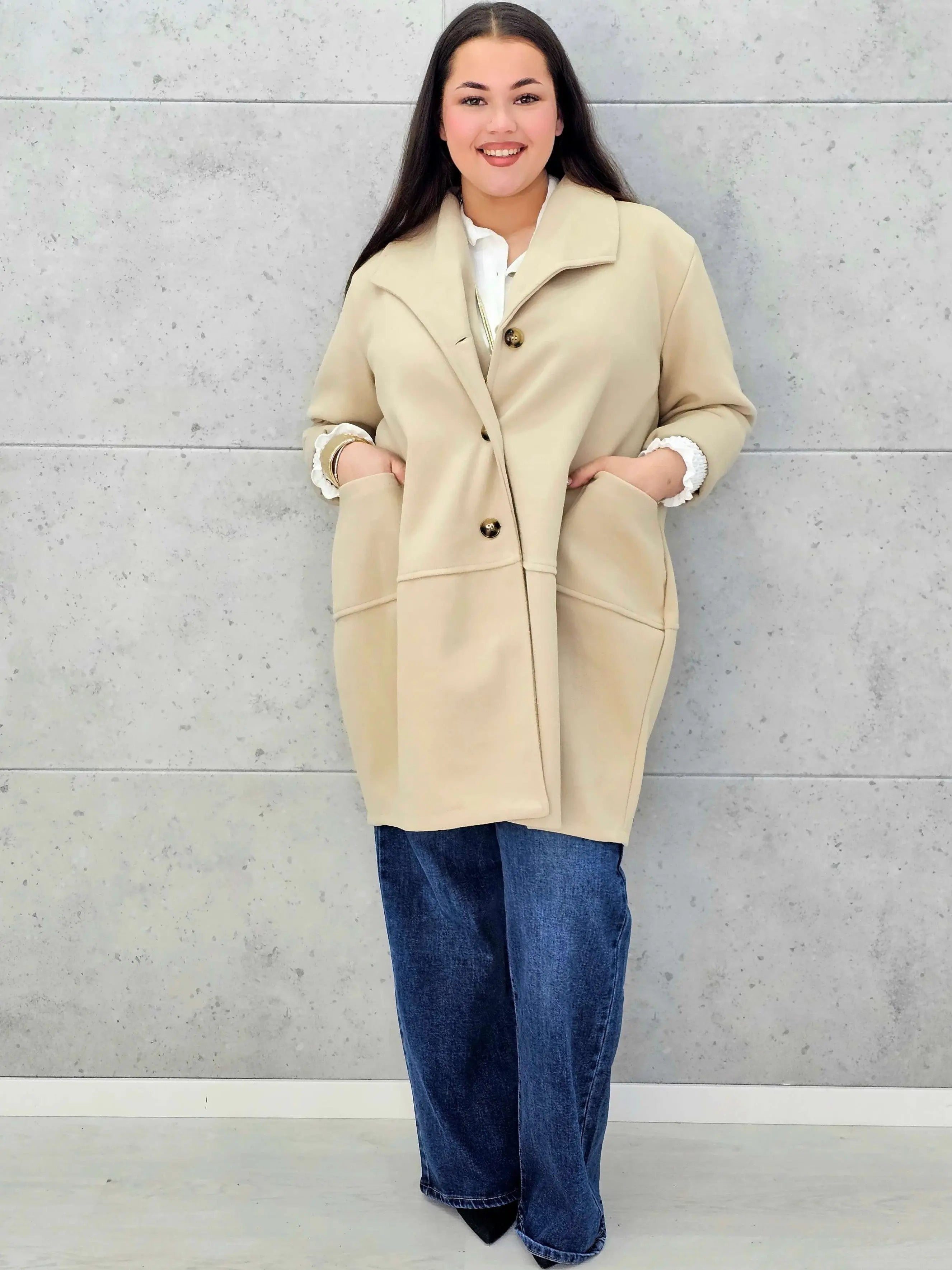 Stylowy płaszcz plus size – elegancki, ciepły i wygodny model XXL na chłodniejsze dni Stylowa XL