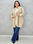 Stylowy płaszcz plus size – elegancki, ciepły i wygodny model XXL na chłodniejsze dni Stylowa XL