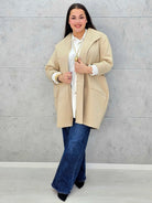 Stylowy płaszcz plus size – elegancki, ciepły i wygodny model XXL na chłodniejsze dni Stylowa XL