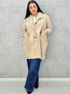 Stylowy płaszcz plus size – elegancki, ciepły i wygodny model XXL na chłodniejsze dni Stylowa XL