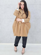 Stylowy płaszcz plus size – elegancki, ciepły i wygodny model XXL na chłodniejsze dni Stylowa XL