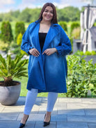 Stylowy płaszcz, który łączy elegancję z nutą zabawy Stylowa XL