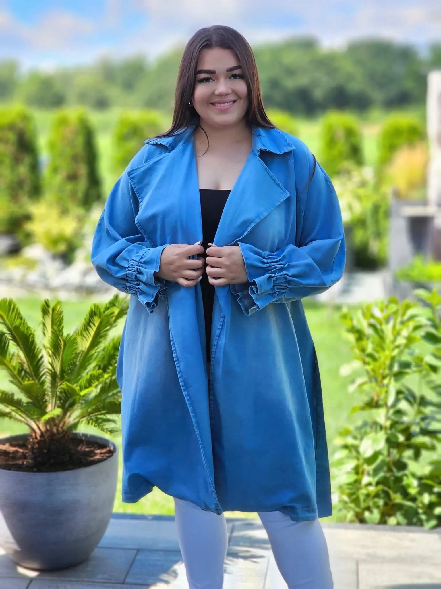 Stylowy płaszcz, który łączy elegancję z nutą zabawy Stylowa XL