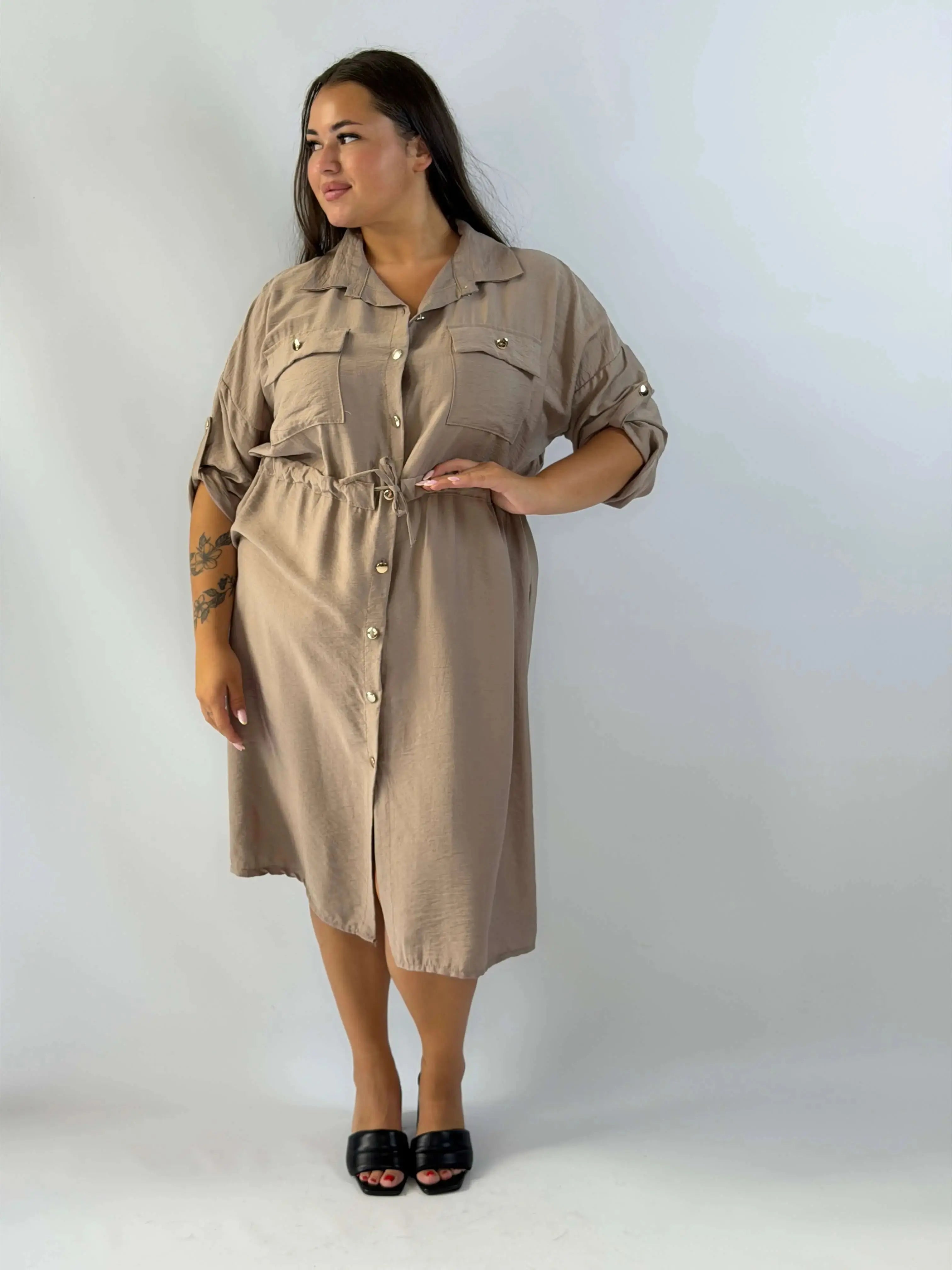 Sukienka Koszulowa Plus Size – Stylowa I Komfortowa Propozycja W Nowoczesnym Wydaniu Stylowa XL