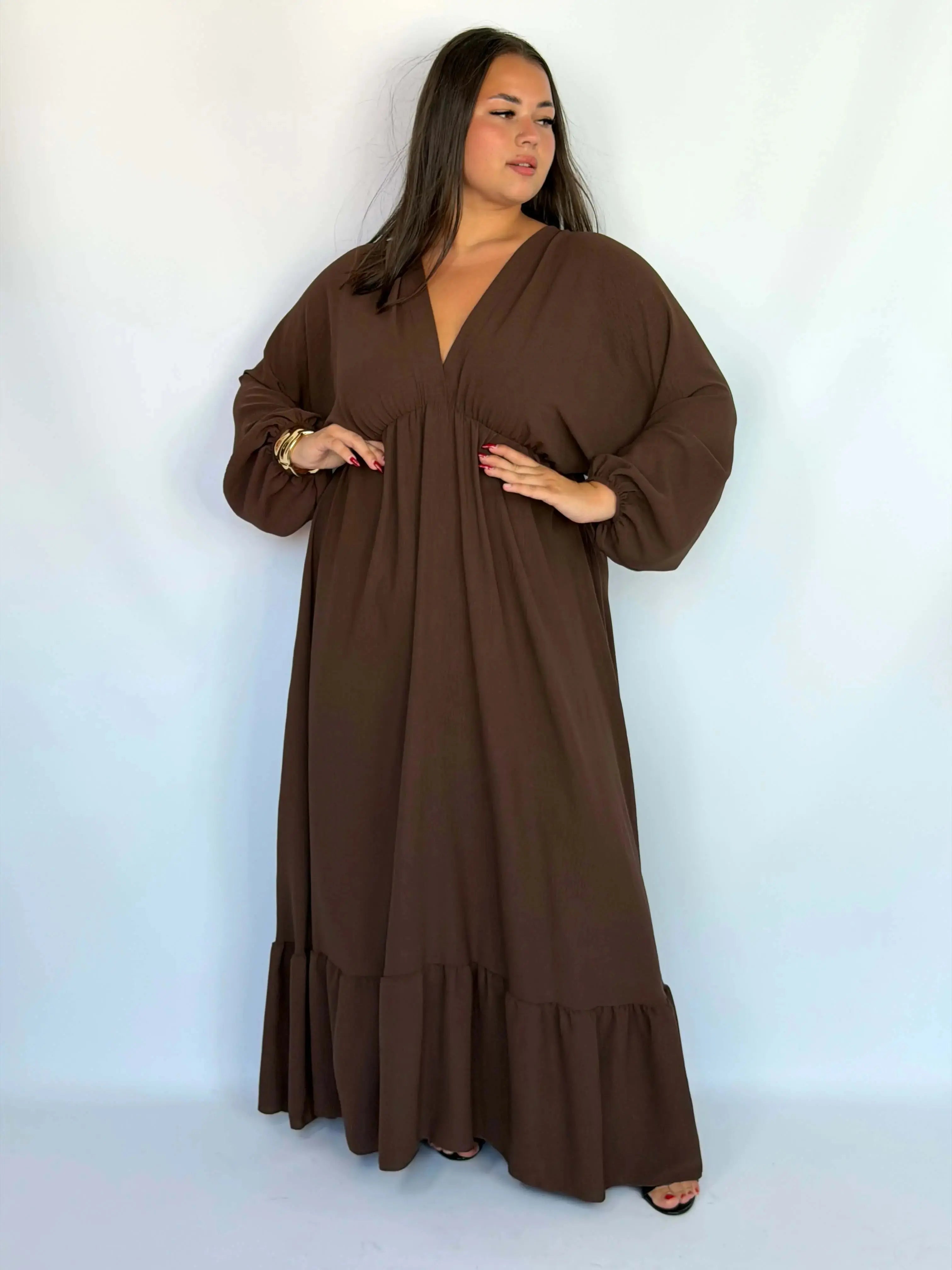 Sukienka Maxi Plus Size Z Falbaną I Dekoltem V – Zwiewna Elegancja XXL Stylowa XL