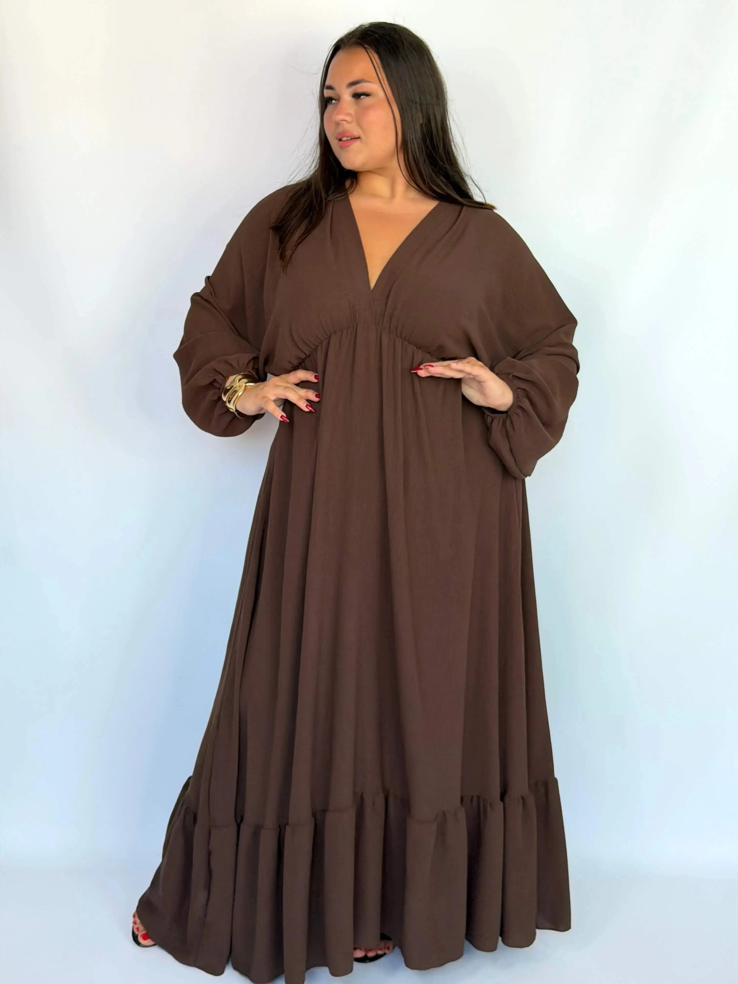 Sukienka Maxi Plus Size Z Falbaną I Dekoltem V – Zwiewna Elegancja XXL Stylowa XL