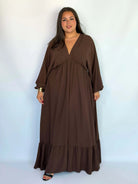 Sukienka Maxi Plus Size Z Falbaną I Dekoltem V – Zwiewna Elegancja XXL Stylowa XL