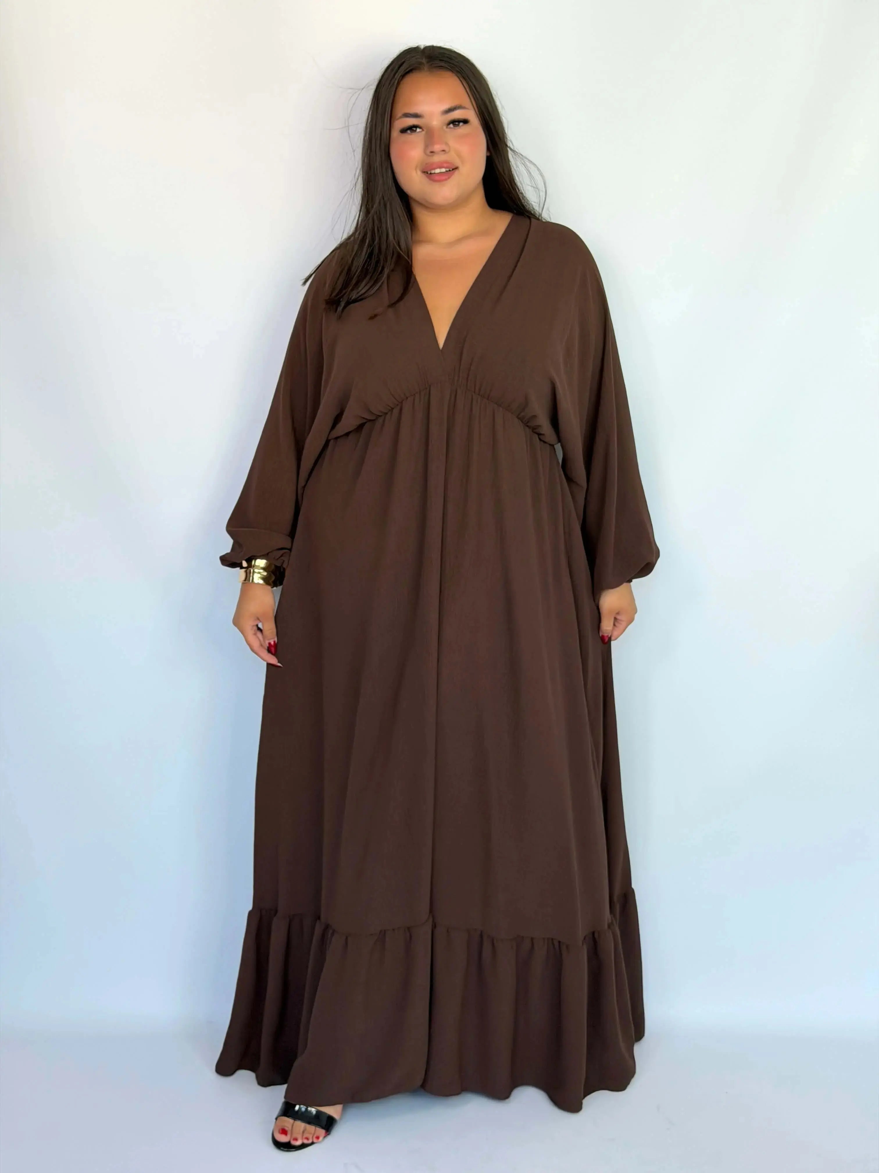 Sukienka Maxi Plus Size Z Falbaną I Dekoltem V – Zwiewna Elegancja XXL Stylowa XL