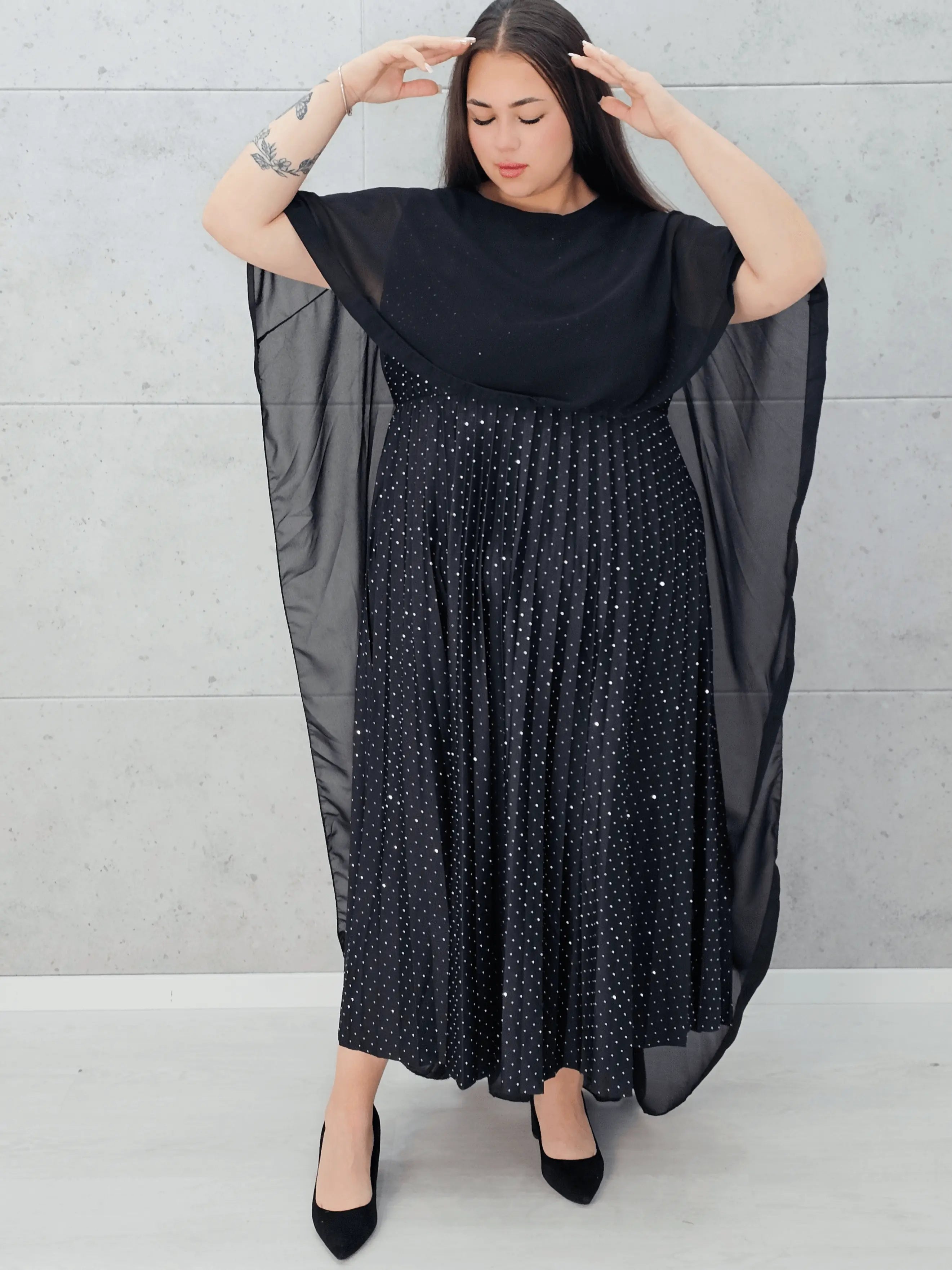 Sukienka Plus Size Z Peleryną I Plisowanym Dołem Elegancka Stylowa XL