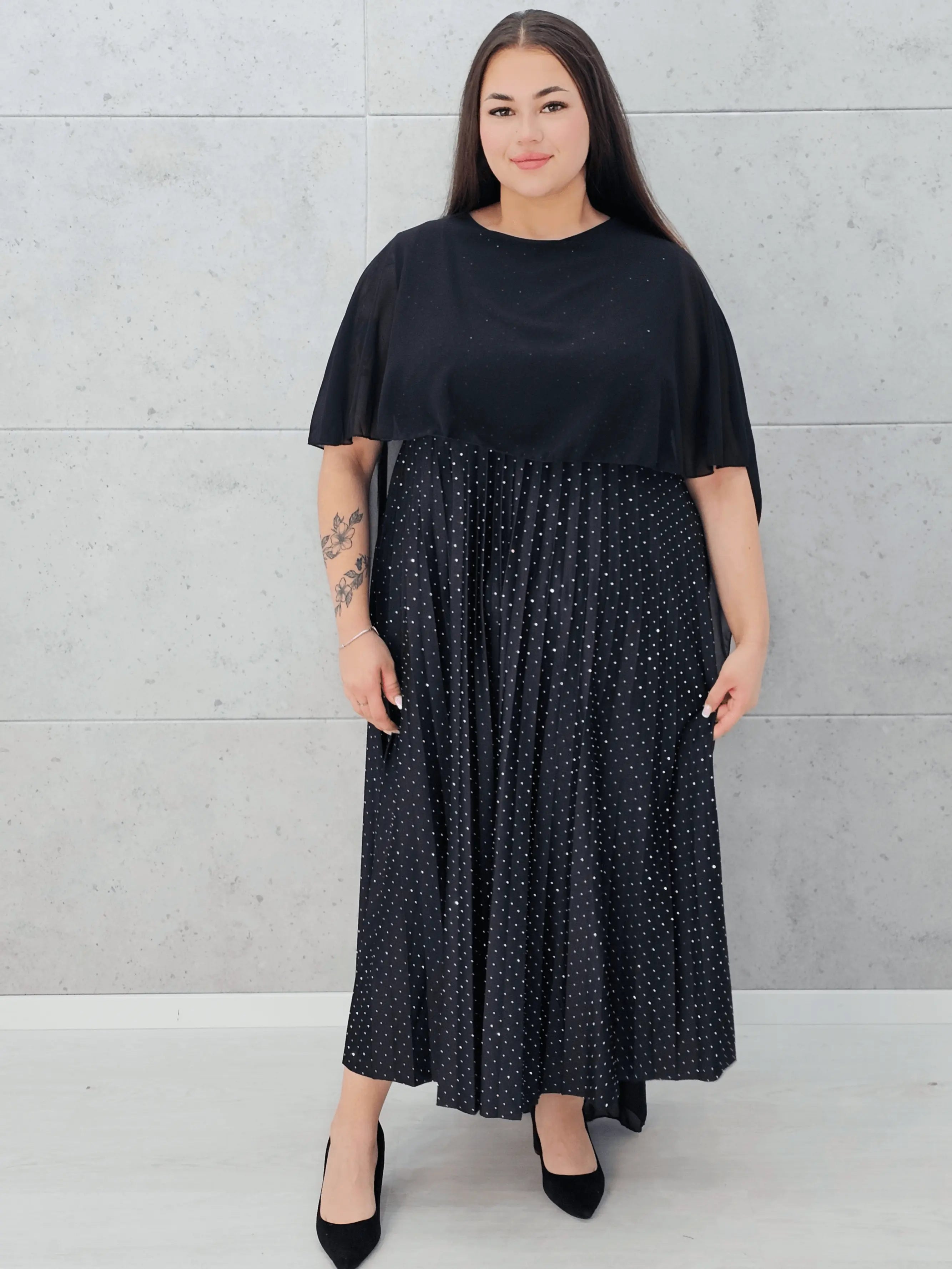 Sukienka Plus Size Z Peleryną I Plisowanym Dołem Elegancka Stylowa XL
