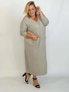 Sukienka Plus Size maxi z kieszeniami – kobieca wygoda w pięknym wydaniu Stylowa XL