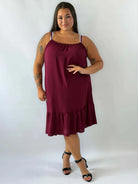 Sukienka Plus Size na ramiączkach z falbaną – lekka i kobieca Stylowa XL