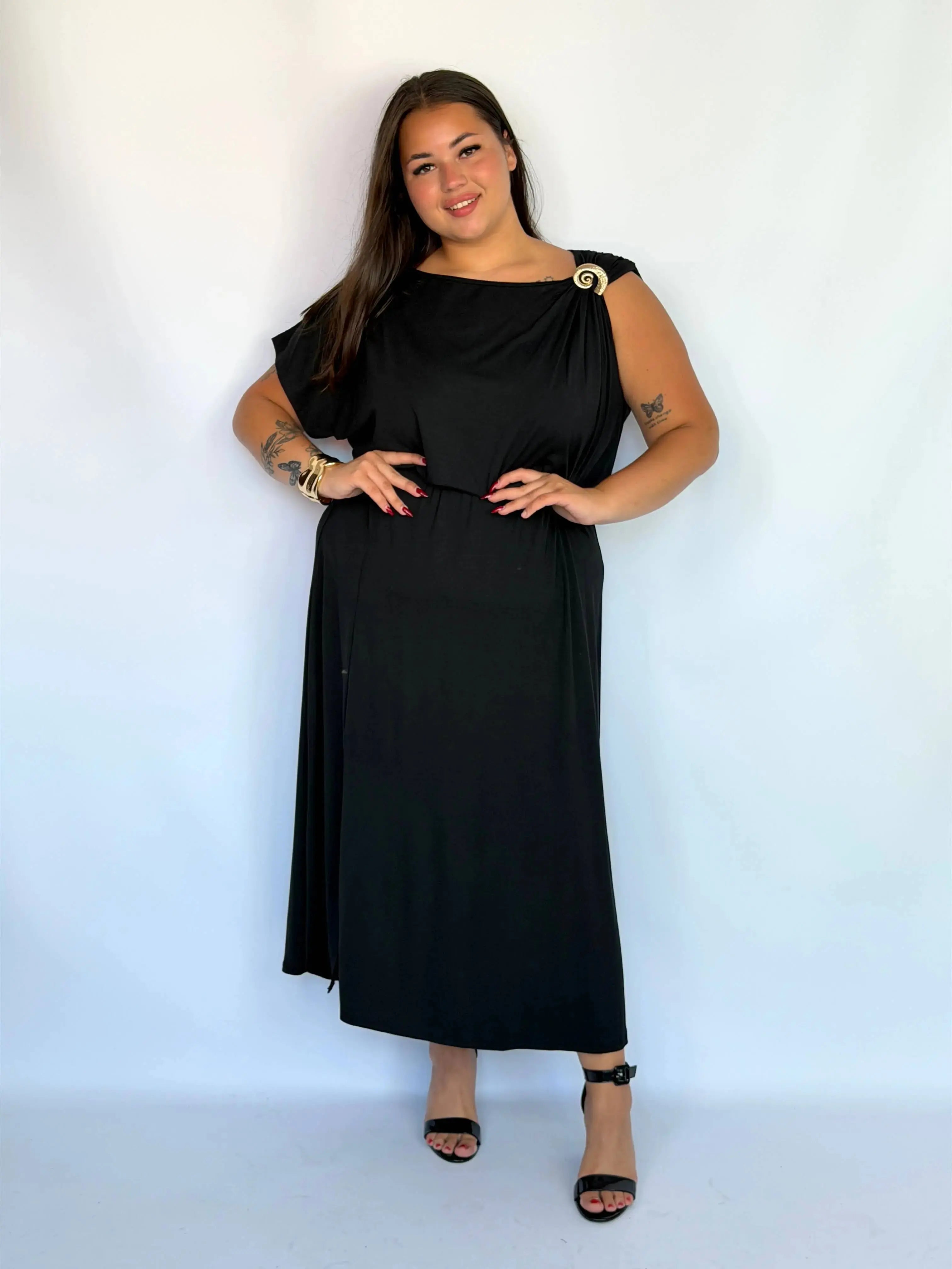 Sukienka Plus Size z Ozdobną Broszką – Elegancka Sukienka Damska XXL Stylowa XL