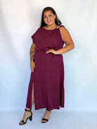 Sukienka Plus Size z Ozdobną Broszką – Elegancka Sukienka Damska XXL Stylowa XL