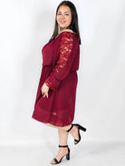 Sukienka Plus Size z koronkowymi rękawami - Hiszpanka Stylowa XL