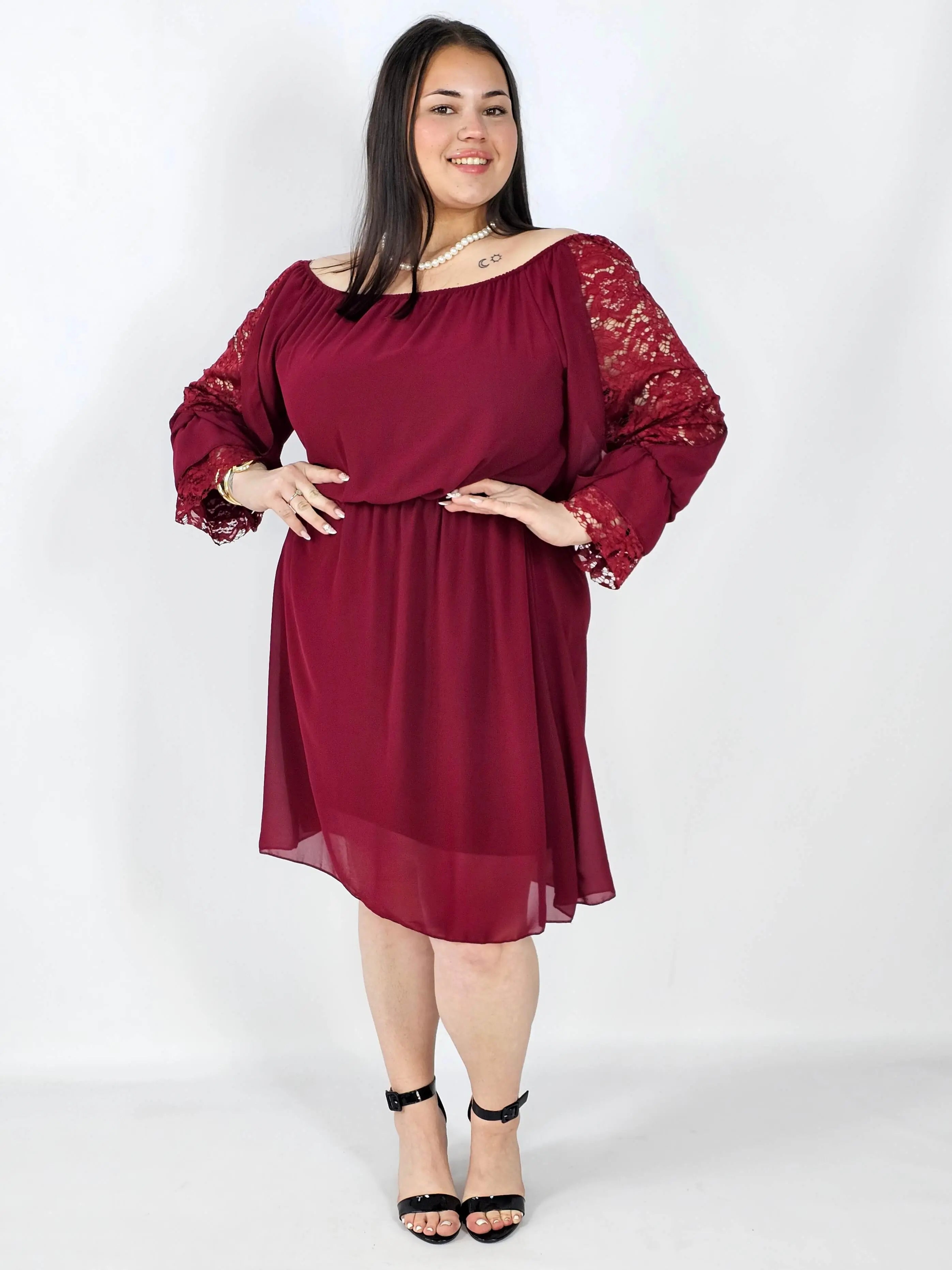 Sukienka Plus Size z koronkowymi rękawami - Hiszpanka Stylowa XL