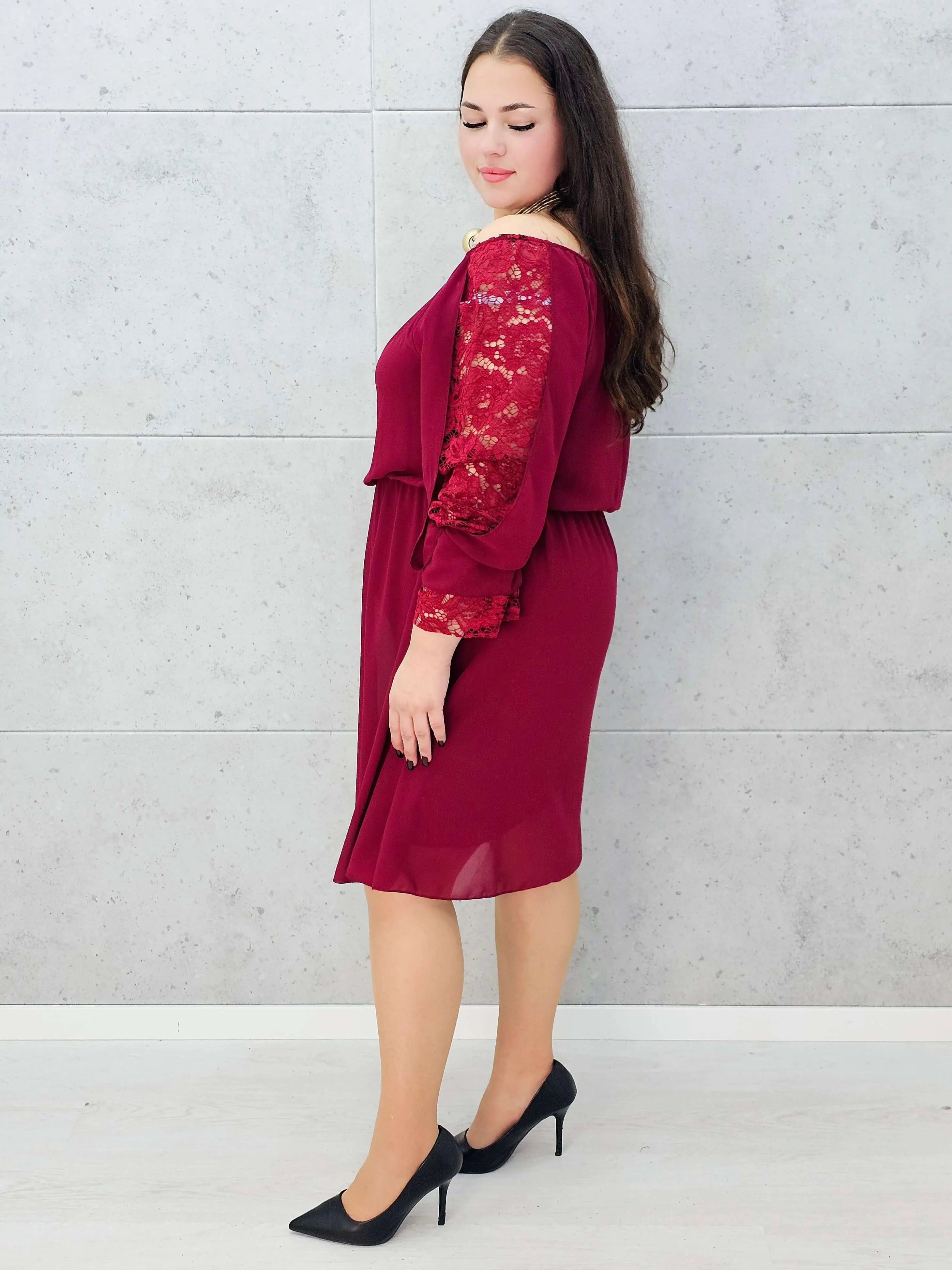 Bordowa sukienka hiszpanka plus size – Stylowa XL bokiem 