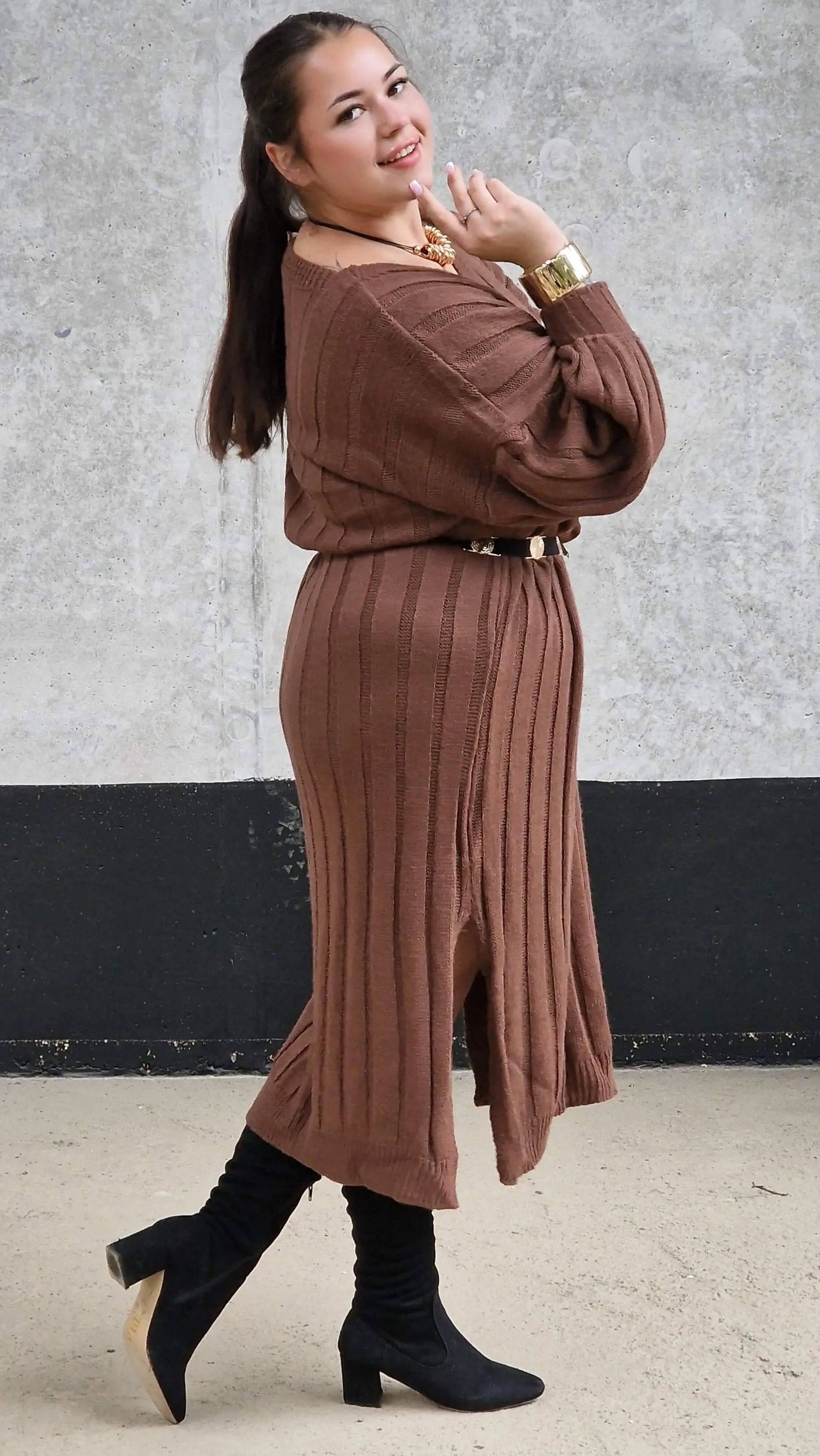 Sukienka Swetrowa z Dekoltem w Serek Stylowa XL