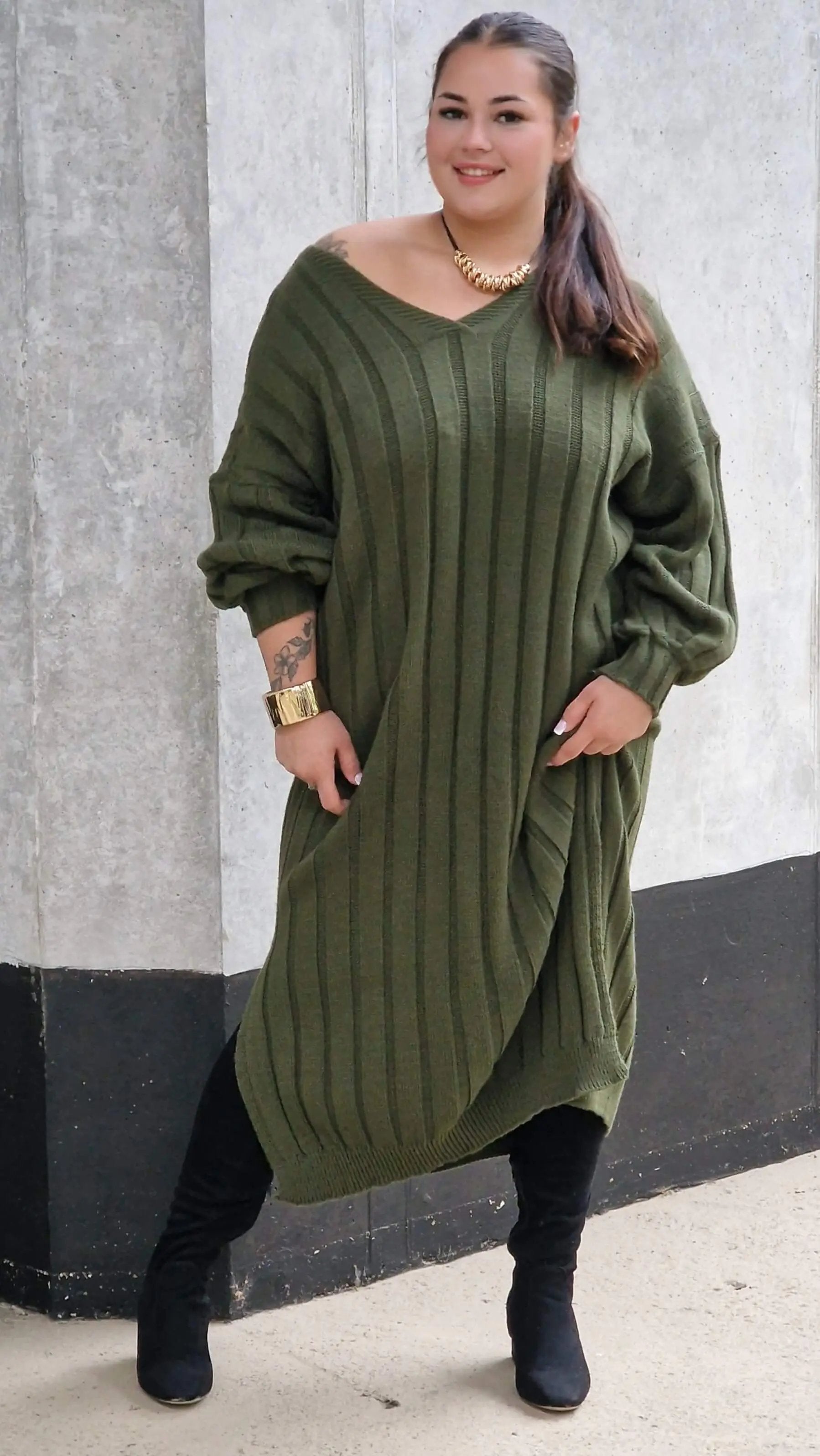 Sukienka Swetrowa z Dekoltem w Serek Stylowa XL