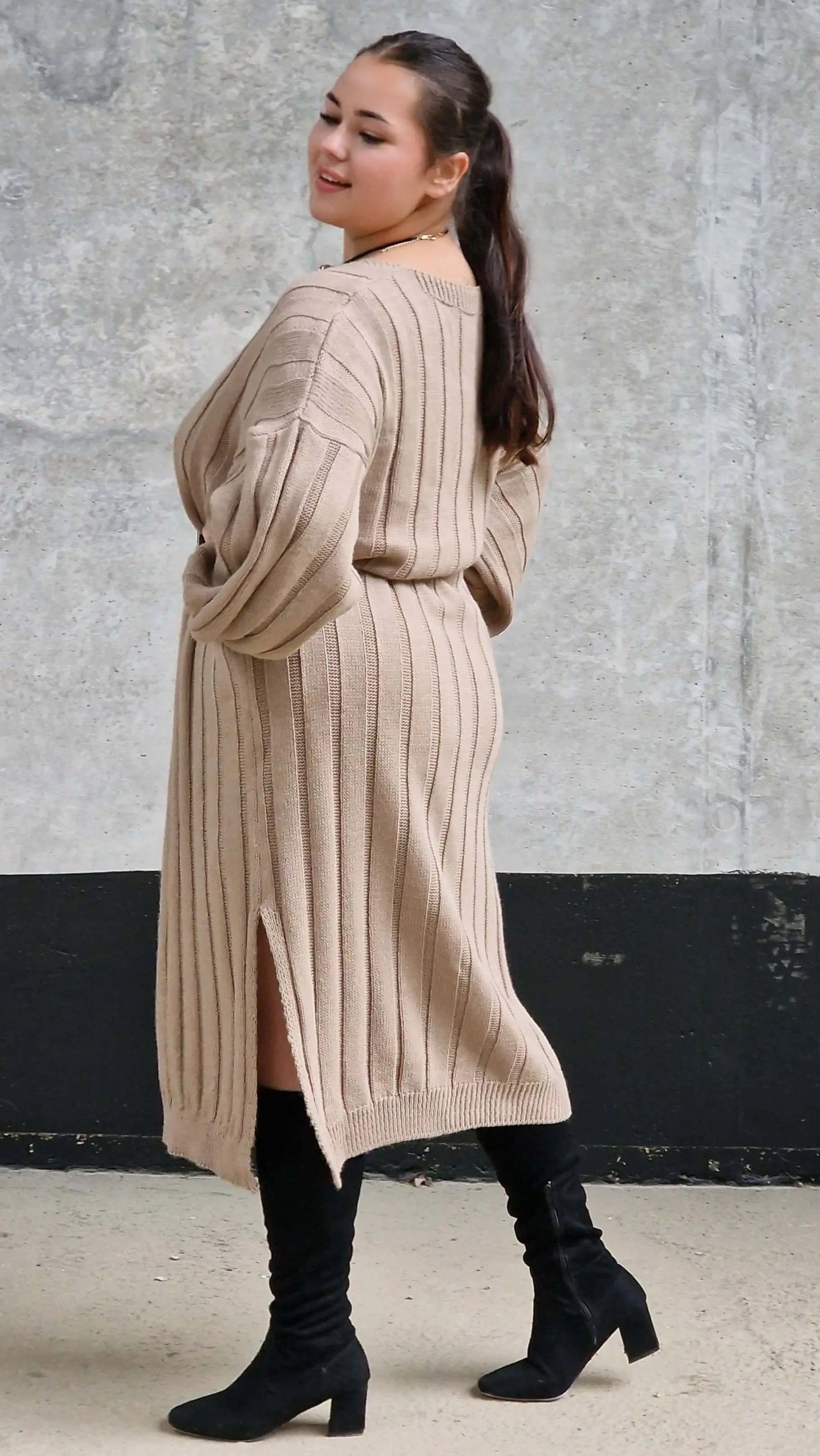 Sukienka Swetrowa z Dekoltem w Serek Stylowa XL