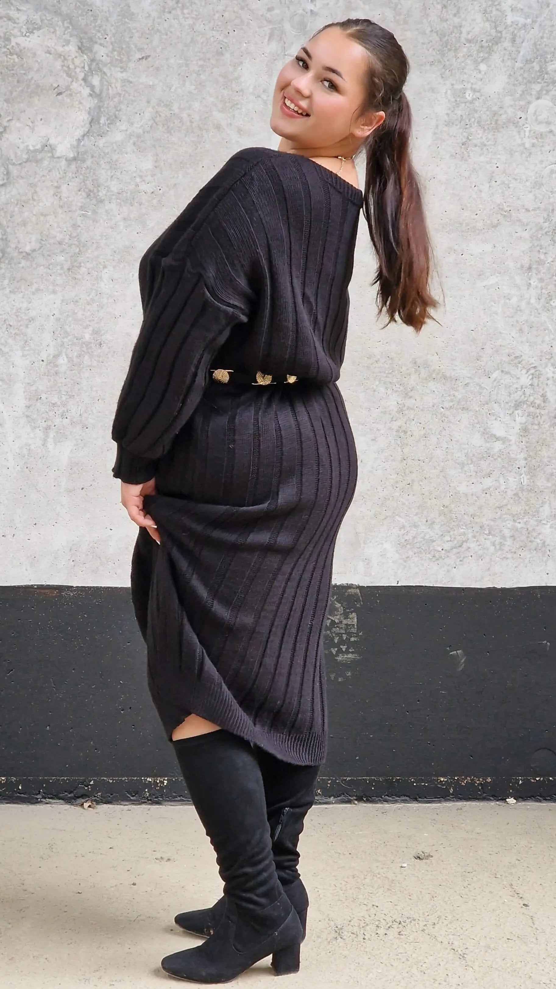 Sukienka Swetrowa z Dekoltem w Serek Stylowa XL