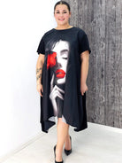 Sukienka asymetryczna z artystycznym nadrukiem Stylowa XL