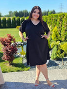 Sukienka basic z wycięciem na ramionach Stylowa XL