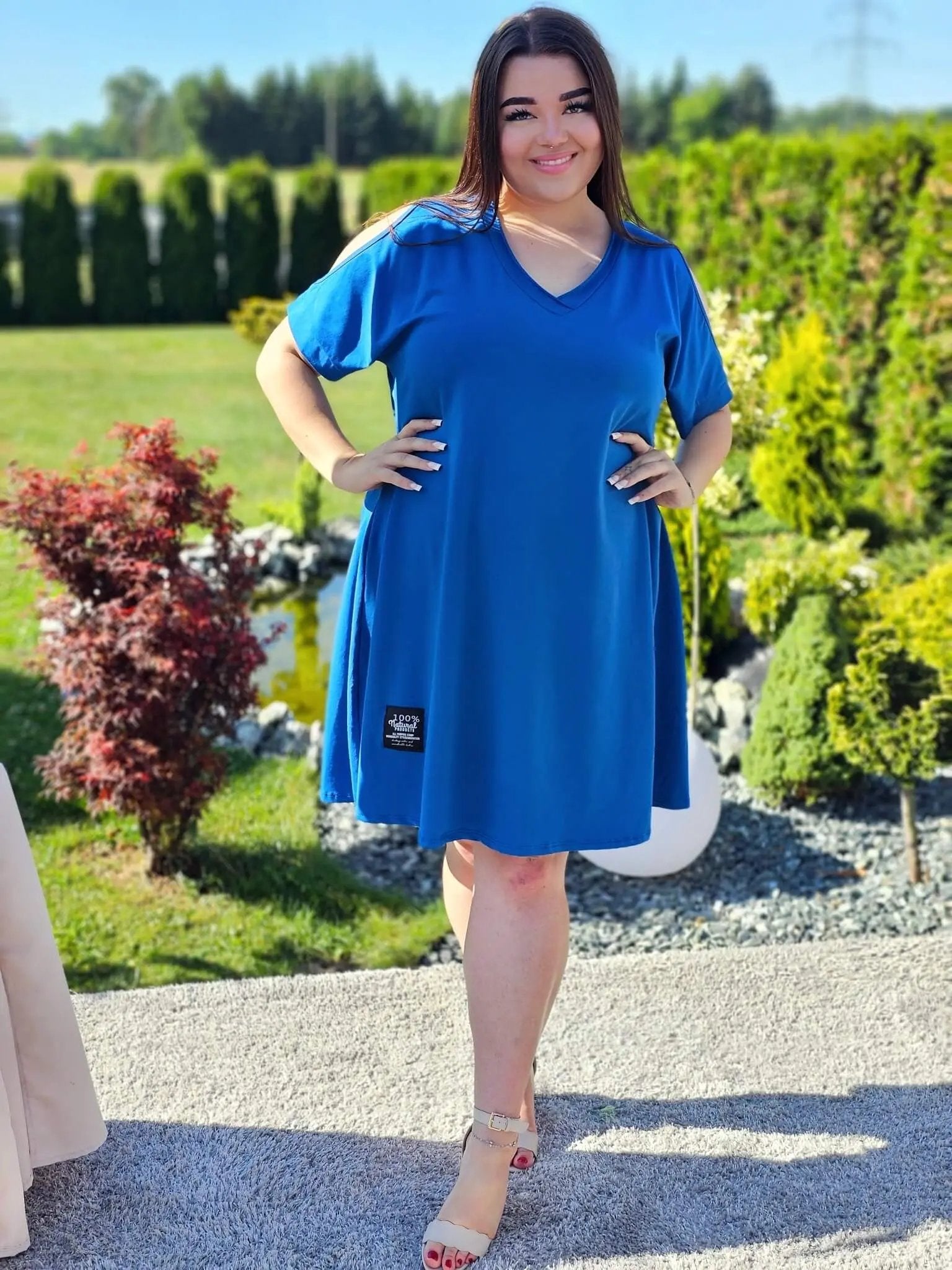 Sukienka basic z wycięciem na ramionach Stylowa XL