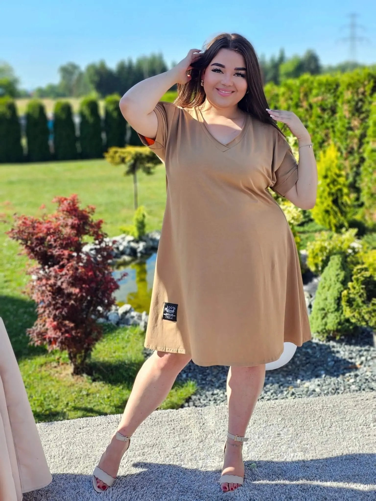 Sukienka basic z wycięciem na ramionach Stylowa XL