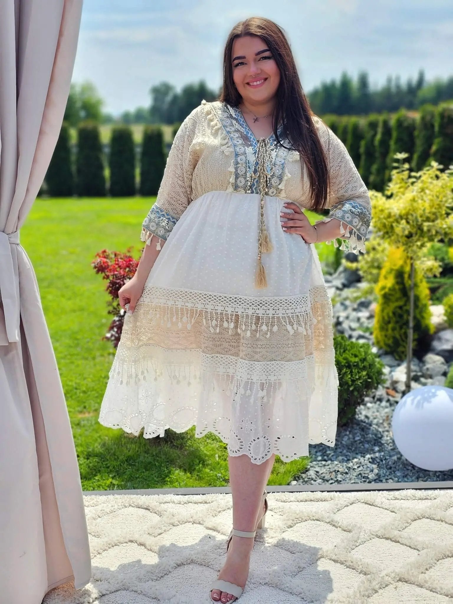 Sukienka boho z haftem i chwostami Stylowa XL