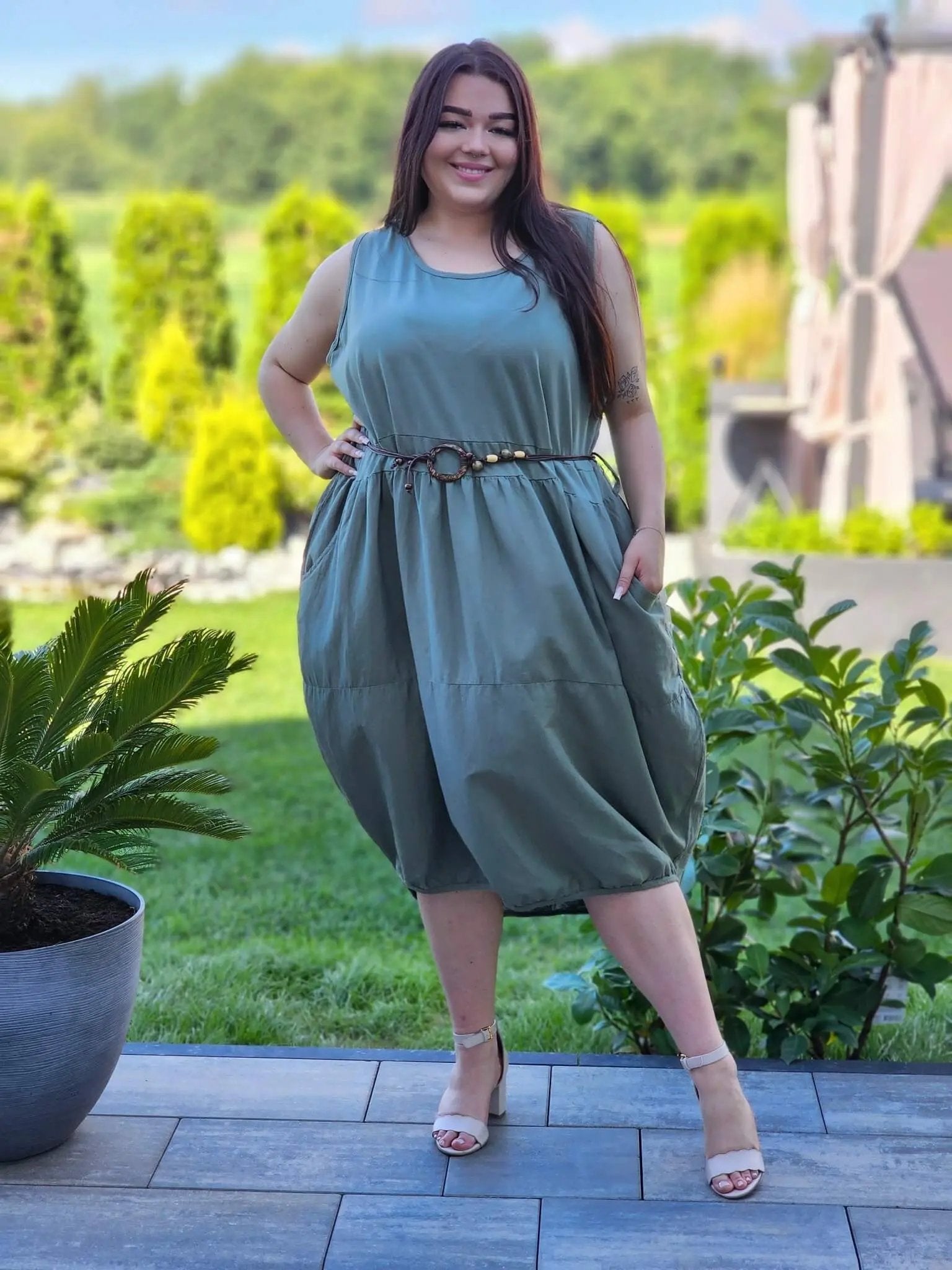 Sukienka bombka bez rękawów Stylowa XL