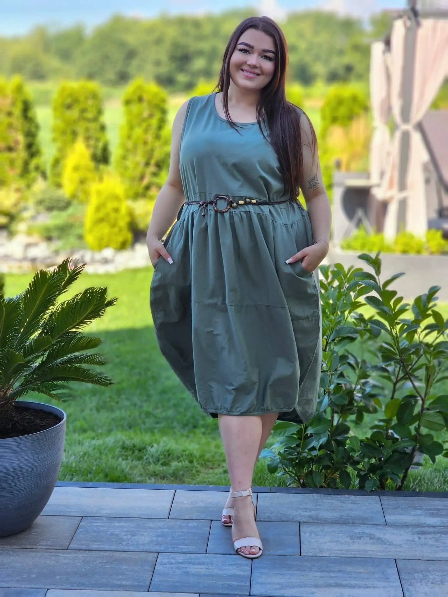 Sukienka bombka bez rękawów Stylowa XL