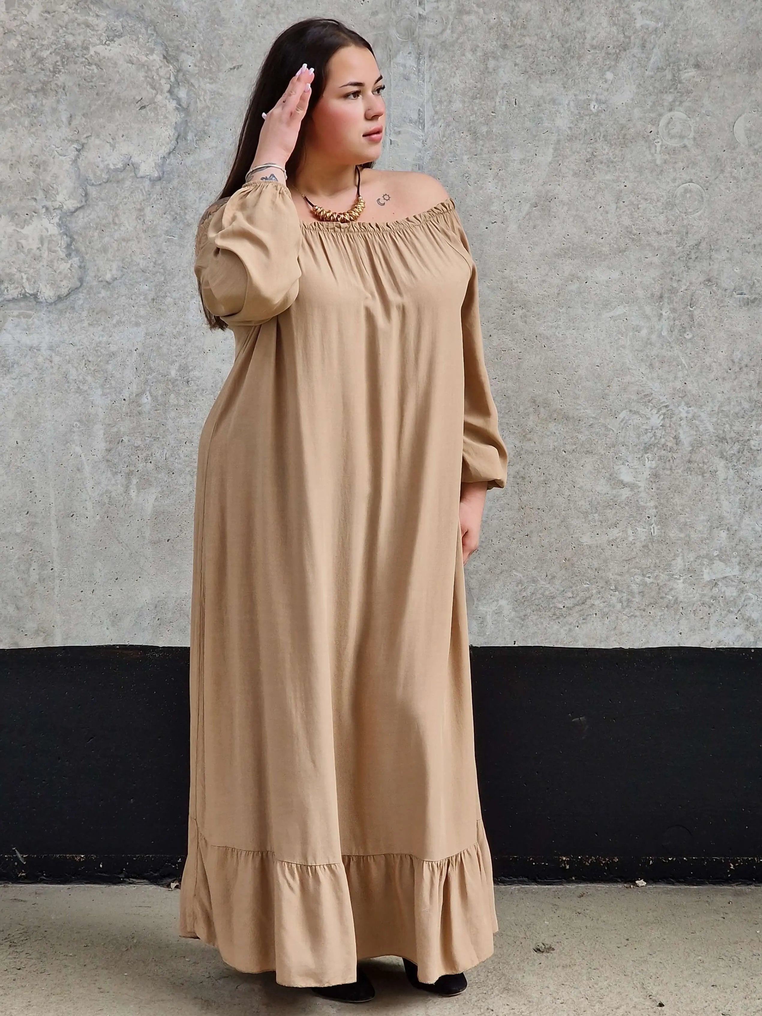 Sukienka długa,  hiszpanka z falbanką - dwa kolory Stylowa XL