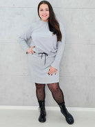 Sukienka dresowa z wiązaniem w talii – moda dla kobiet plus size Stylowa XL