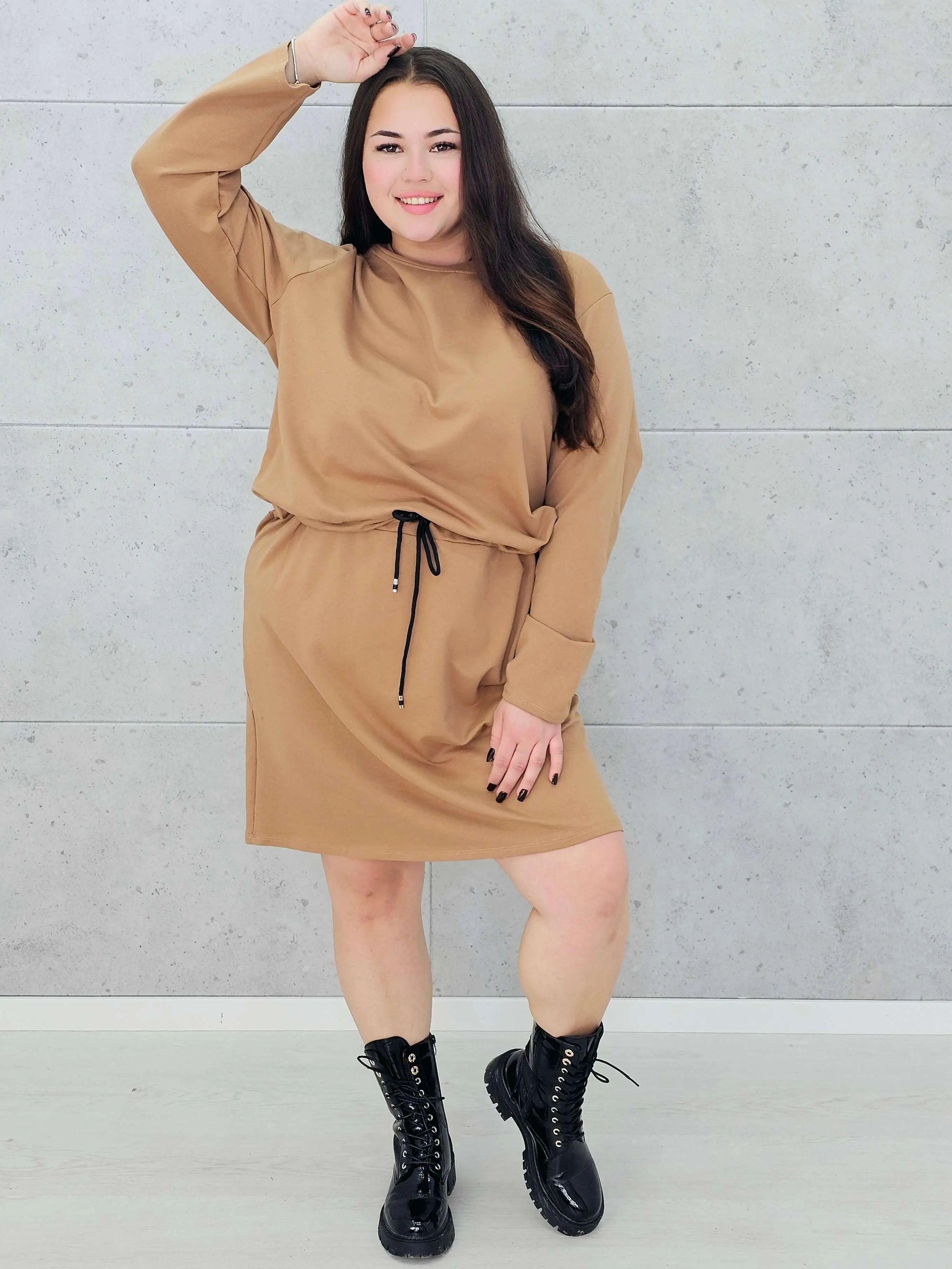 Sukienka dresowa z wiązaniem w talii – moda dla kobiet plus size Stylowa XL