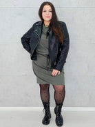 Sukienka dresowa z wiązaniem w talii – moda dla kobiet plus size Stylowa XL