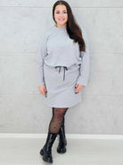 Sukienka dresowa z wiązaniem w talii – moda dla kobiet plus size Stylowa XL