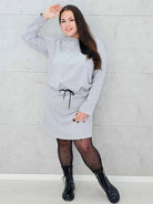 Sukienka dresowa z wiązaniem w talii – moda dla kobiet plus size Stylowa XL