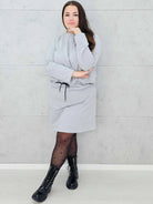 Sukienka dresowa z wiązaniem w talii – moda dla kobiet plus size Stylowa XL