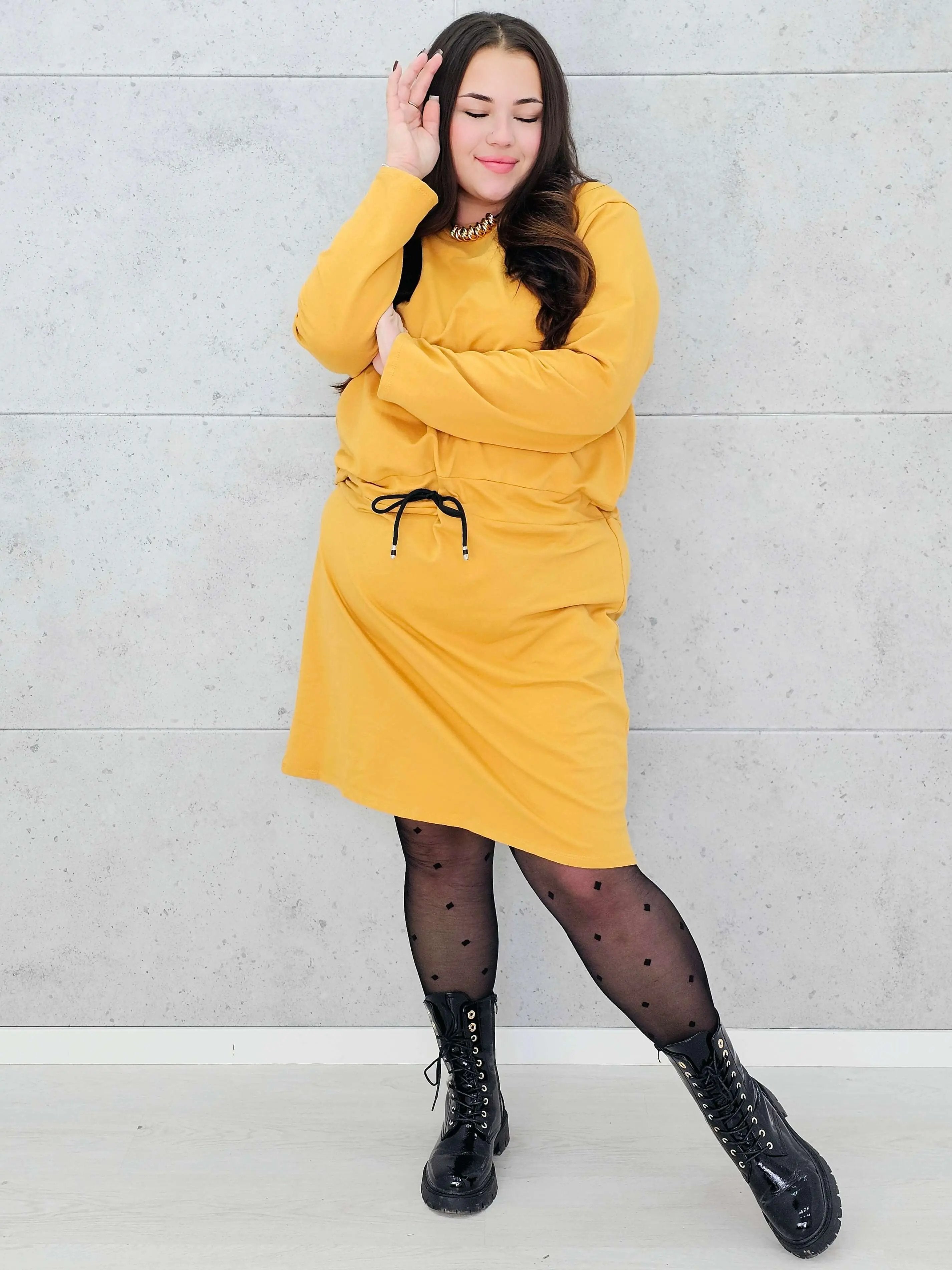 Sukienka dresowa z wiązaniem w talii – moda dla kobiet plus size Stylowa XL