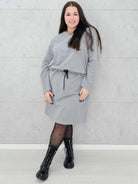 Sukienka dresowa z wiązaniem w talii – moda dla kobiet plus size Stylowa XL