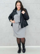 Sukienka dresowa z wiązaniem w talii – moda dla kobiet plus size Stylowa XL