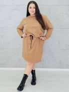 Sukienka dresowa z wiązaniem w talii – moda dla kobiet plus size Stylowa XL