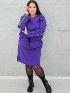 Sukienka dresowa z wiązaniem w talii i kapturem – moda dla kobiet plus size Stylowa XL