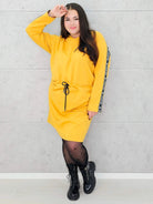 Sukienka dresowa z wiązaniem w talii i kapturem – moda dla kobiet plus size Stylowa XL