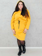 Sukienka dresowa z wiązaniem w talii i kapturem – moda dla kobiet plus size Stylowa XL