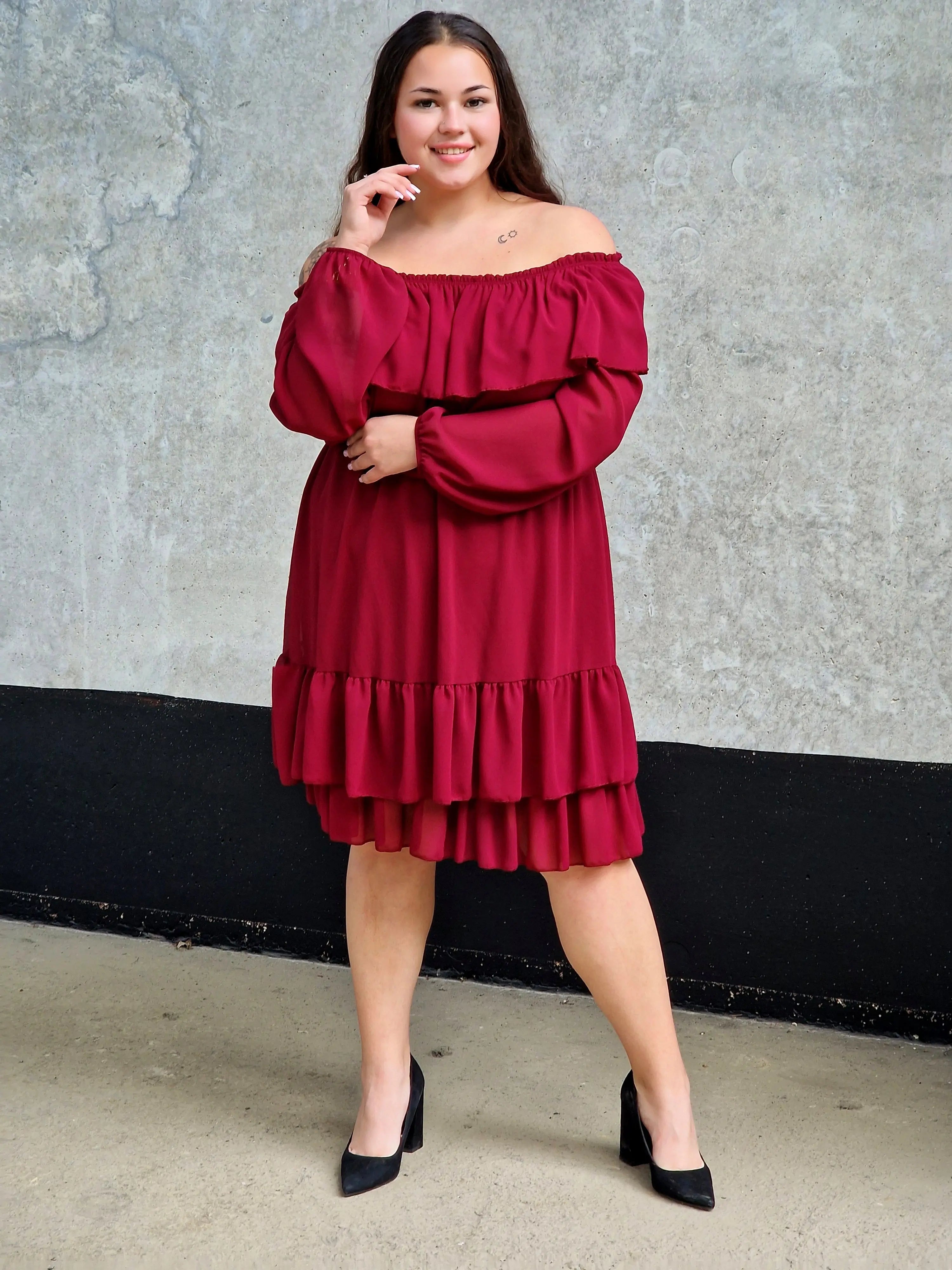 Sukienka hiszpanka plus size – zmysłowa, kobieca i modna propozycja na każdą okazję Stylowa XL