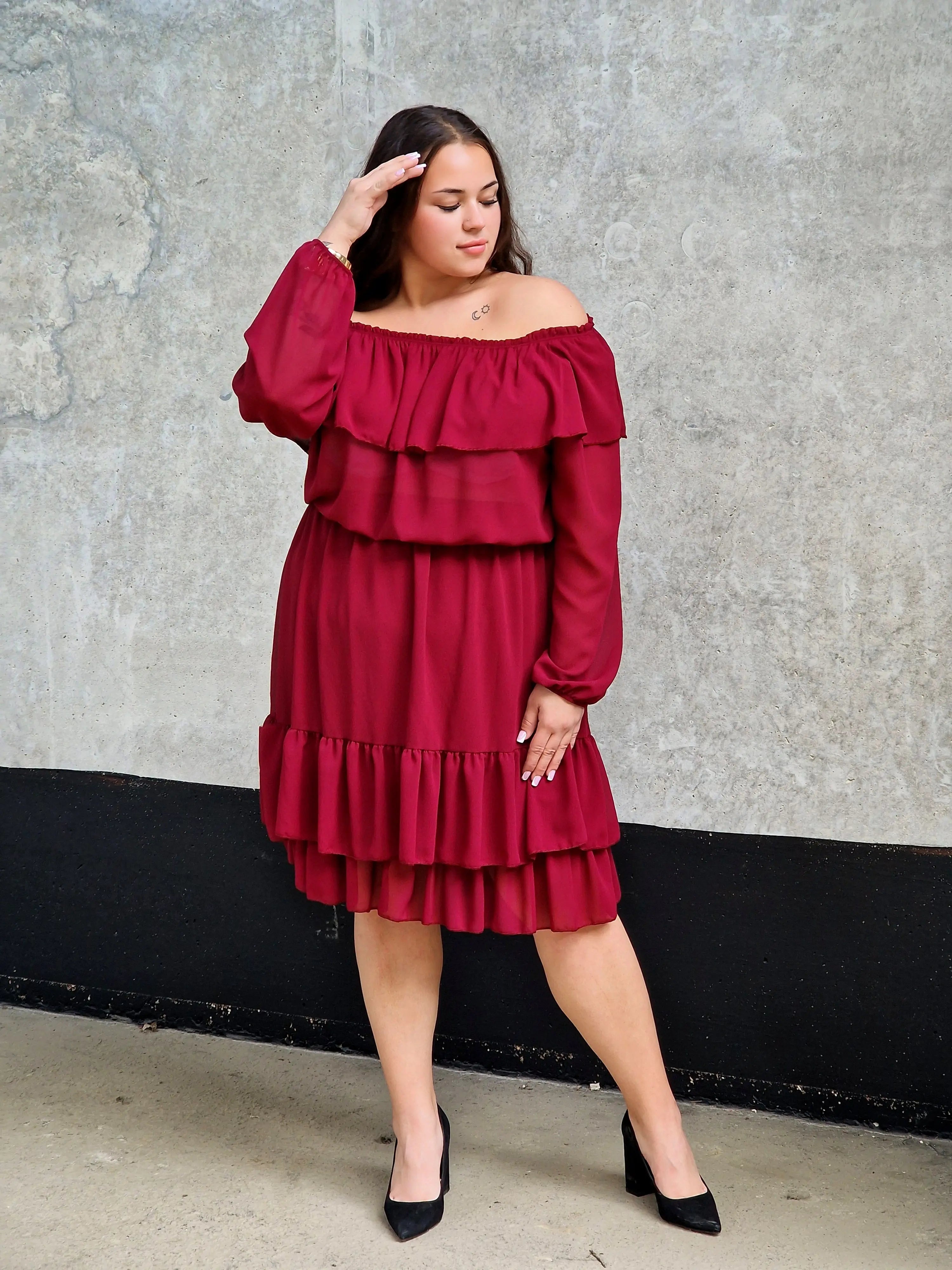 Sukienka hiszpanka plus size – zmysłowa, kobieca i modna propozycja na każdą okazję Stylowa XL