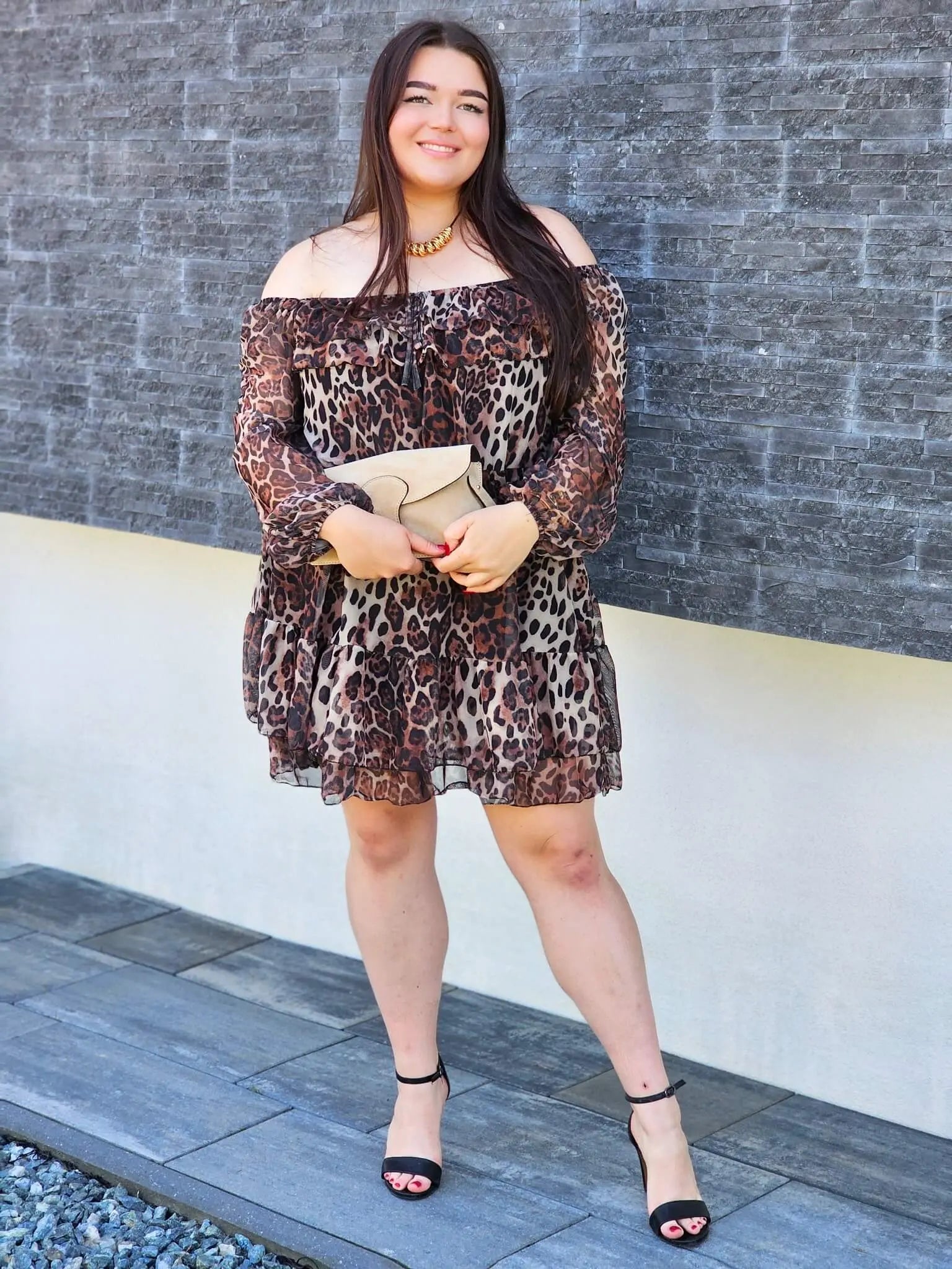 Sukienka hiszpanka w panterkę plus size – zmysłowa i modna. Stylowa XL