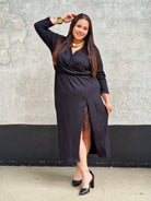 Sukienka kopertowa maxi z koronkową wstawką Stylowa XL